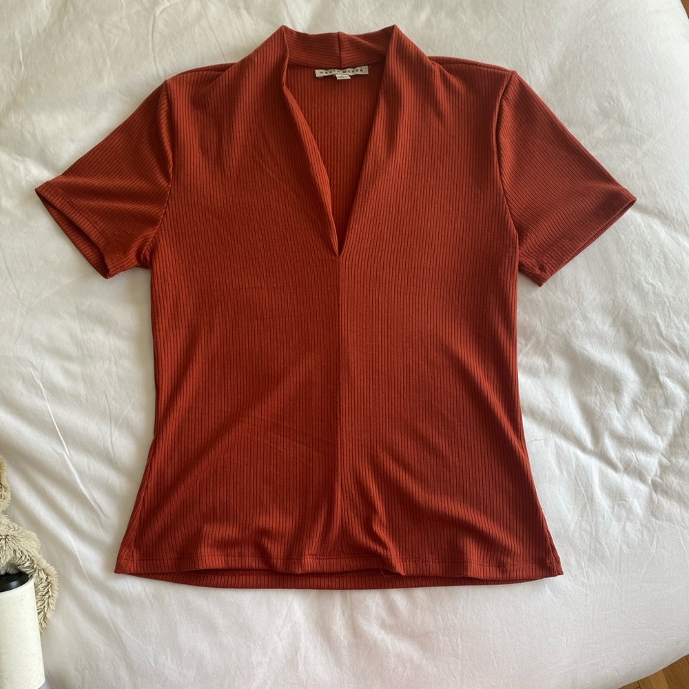 2/$15 🌺Burnt Orange blouse w flattering neckline